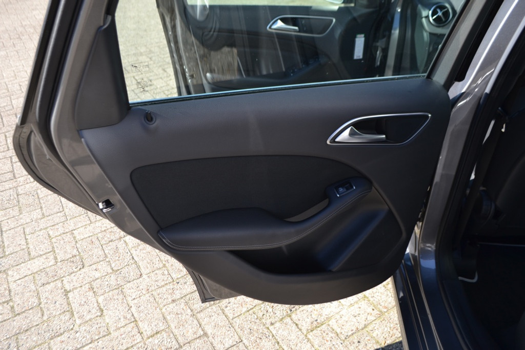 Mercedes-Benz B-Klasse 180 Bns Solution AUTOMAAT 51823124-13.jpg | Autobedrijf Vieto