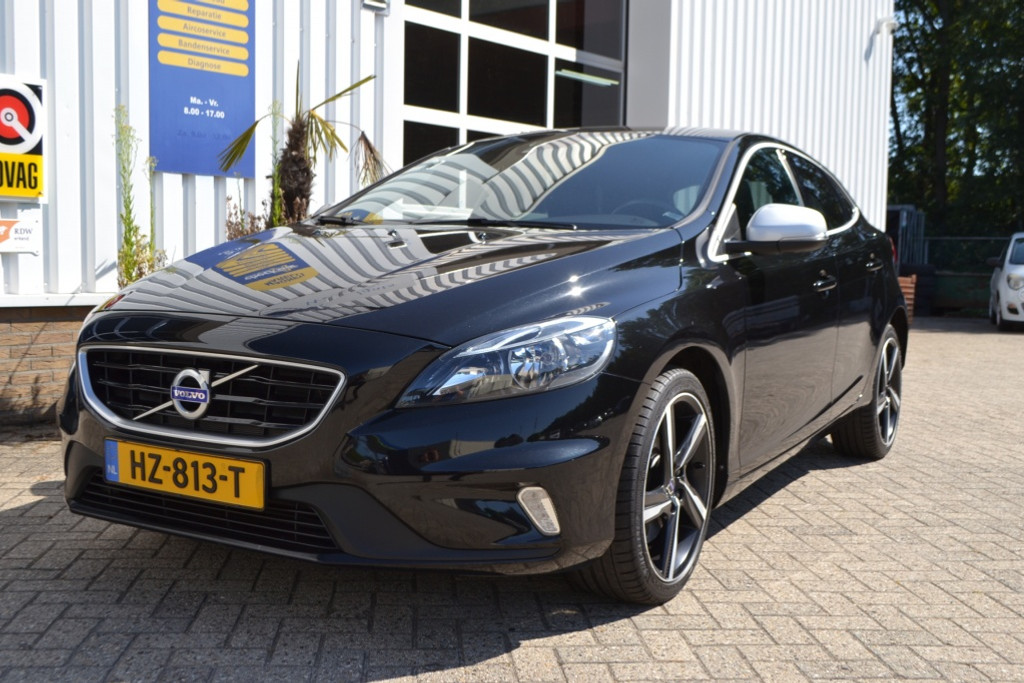Volvo V40 1.5 T2 R-Design 55520420-0.jpg | Autobedrijf Vieto