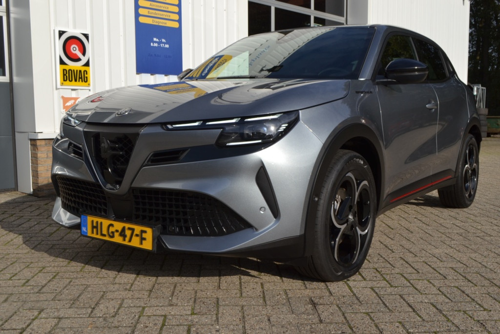 Alfa Romeo Junior 1.2 T MHEV Ibride Speciale 57782843-0.jpg | Autobedrijf Vieto