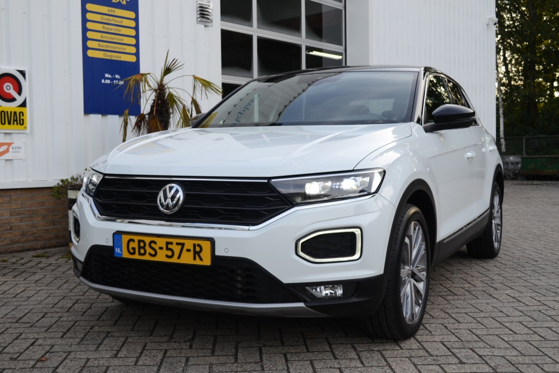 Volkswagen T-Roc 2.0 TSI 4Motion Sp. 47502041-0.jpg | Autobedrijf Vieto
